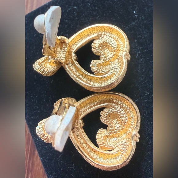 VTG Escada Margaretha Ley Signed Heart Knots Earrings Brushed Heavy Gold Gild - Picture 4 of 7